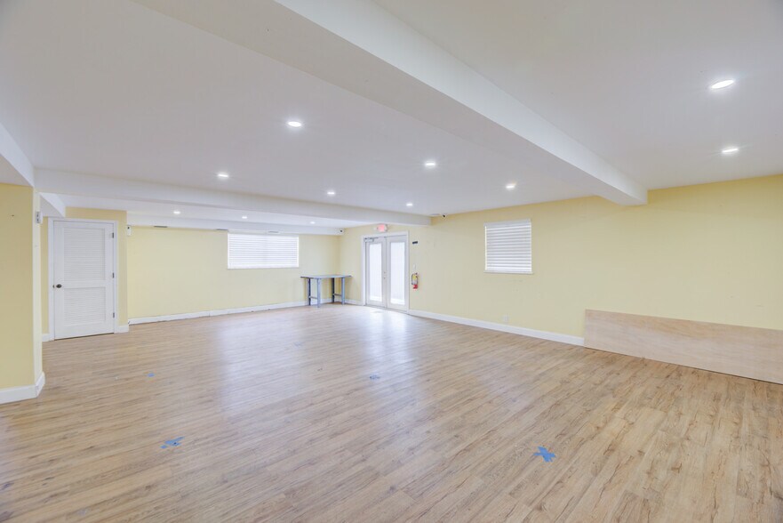 More Photos Of 359 10th St, West Palm Beach Storefront Retail Office For Sale