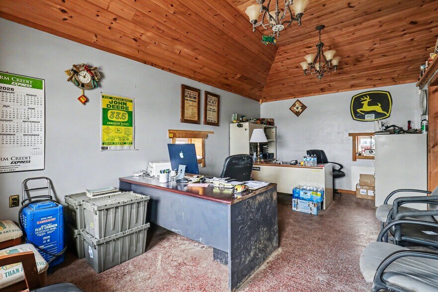 More Photos Of 4685 W US Route 20, Gibsonburg Light Distribution For Sale