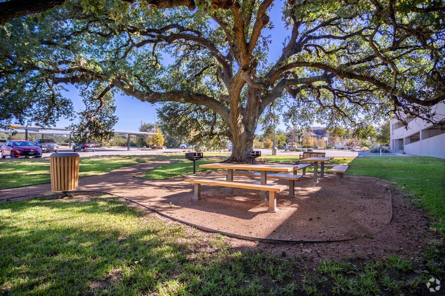 More Photos Of 19026 Ridgewood Pky, San Antonio Office For Lease