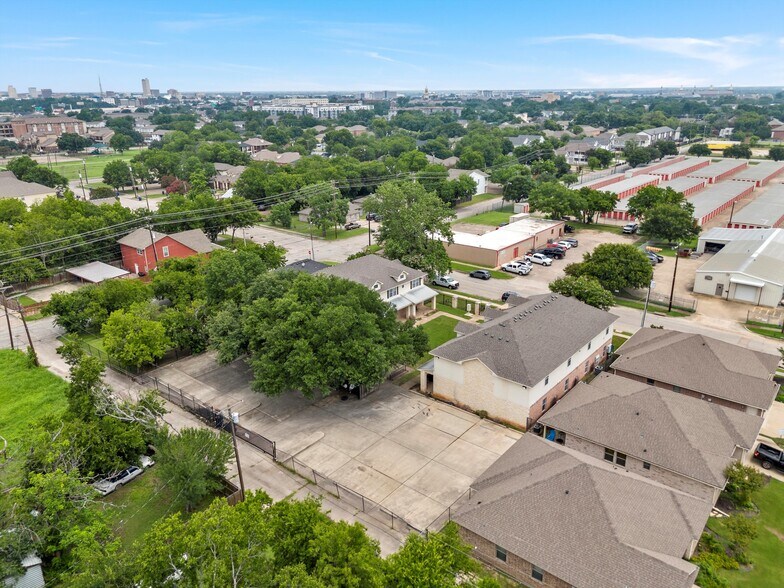 More Photos Of 2007 S 15th St, Waco Multifamily For Sale