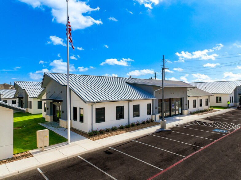 More Photos Of 211 Crossing Ave, San Antonio Office For Sale