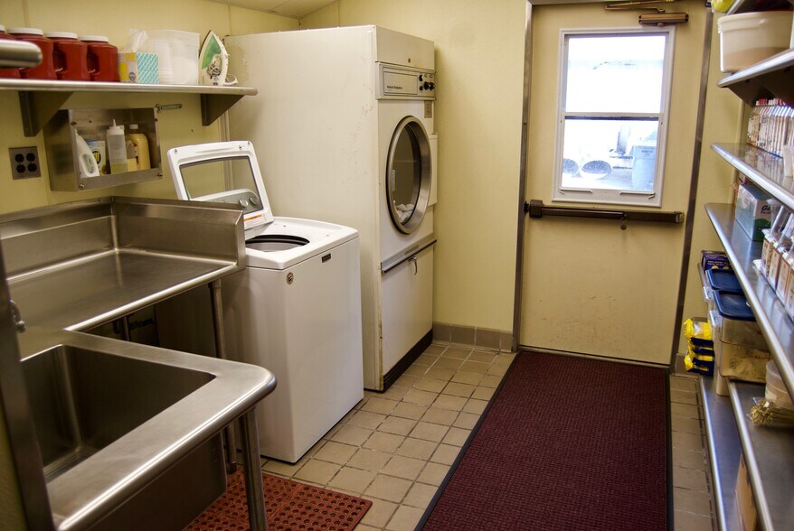 More Photos Of 690-692 State Route 66, Leechburg General Retail For Sale