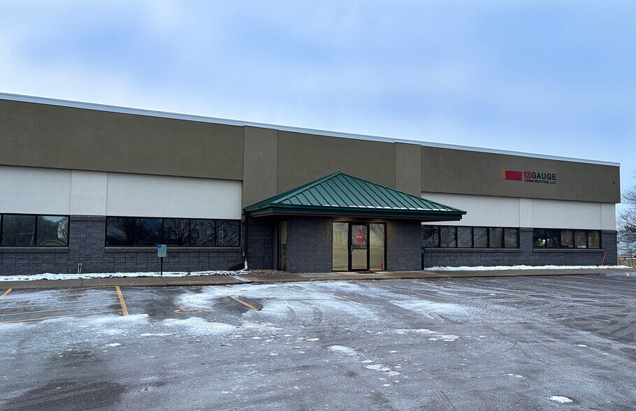 More Photos Of 4125 Terminal Dr, McFarland Showroom For Lease