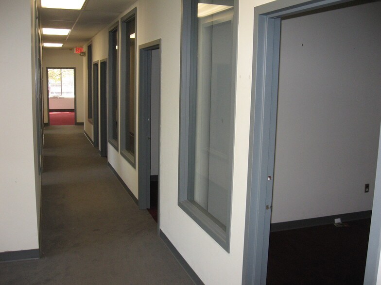 More Photos Of 76 Progress Dr, Stamford Research And Development For Lease