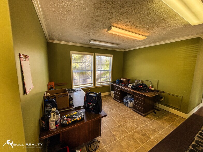 More Photos Of 201 E Clinton St, Gray Office For Sale