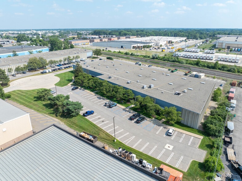 More Photos Of 13115-13131 Waco Dr, Livonia Warehouse For Lease