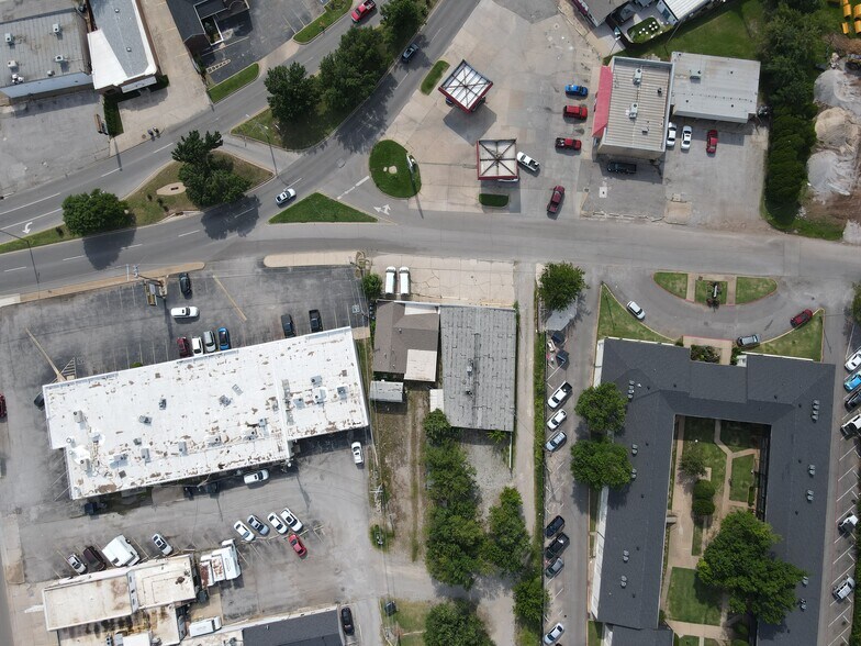 More Photos Of 7926 N May Ave, Oklahoma City Storefront Retail Office For Lease