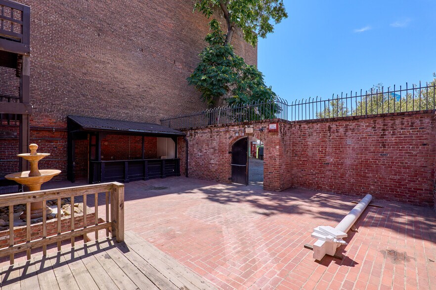 More Photos Of 910 2nd St, Sacramento Bar For Sale