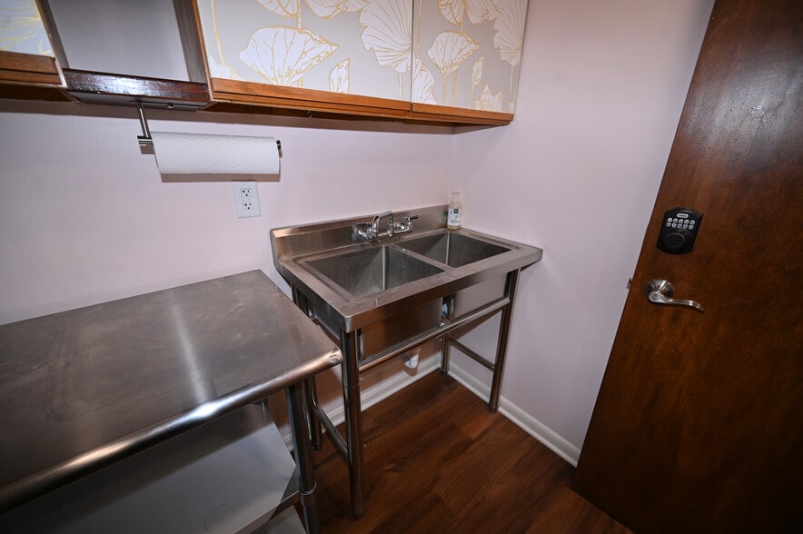 More Photos Of 723 S Charles St, Baltimore Office Residential For Sale