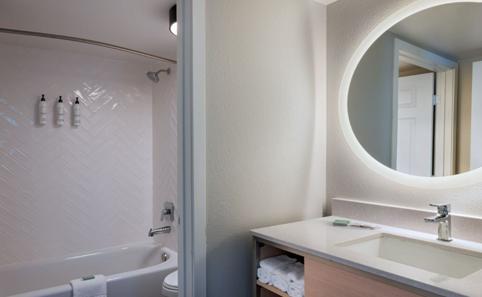 More Photos Of 1300 University Dr E, College Station Hotel For Sale