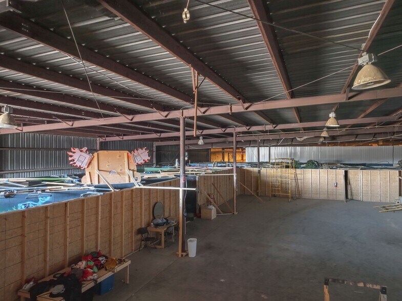 More Photos Of 102 S Main St, Mountain Grove Warehouse For Lease