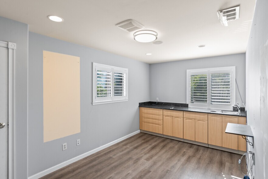 More Photos Of 360 Rose St, Danville Medical For Sale