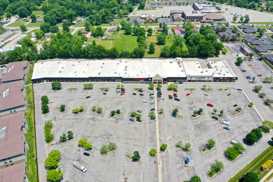 More Photos Of 7519 Outer Loop, Louisville Unknown For Lease