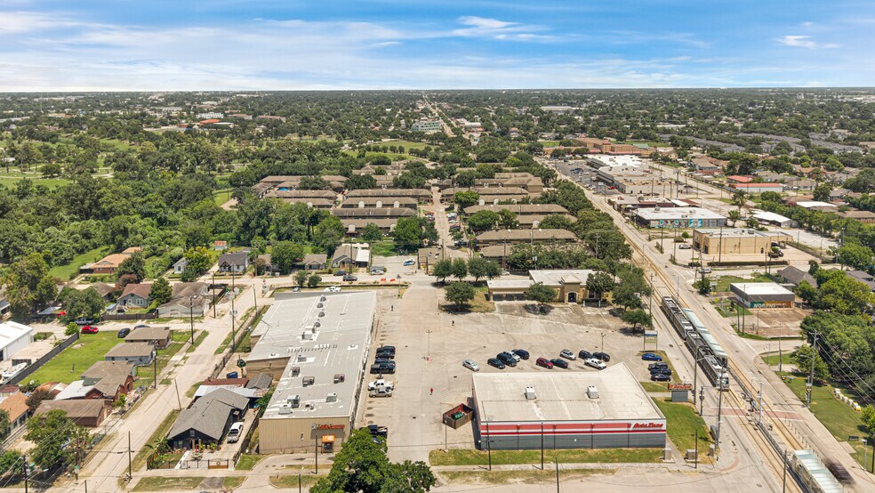 More Photos Of 2601-2619 Fulton St, Houston Unknown For Lease