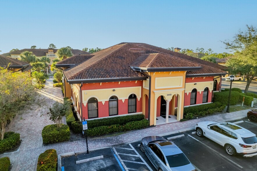 More Photos Of 13421 Parker Commons Blvd, Fort Myers Medical For Sale