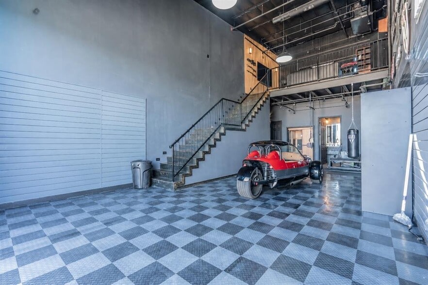 More Photos Of 2137 Chelsea Blvd, Allen Self Storage For Sale