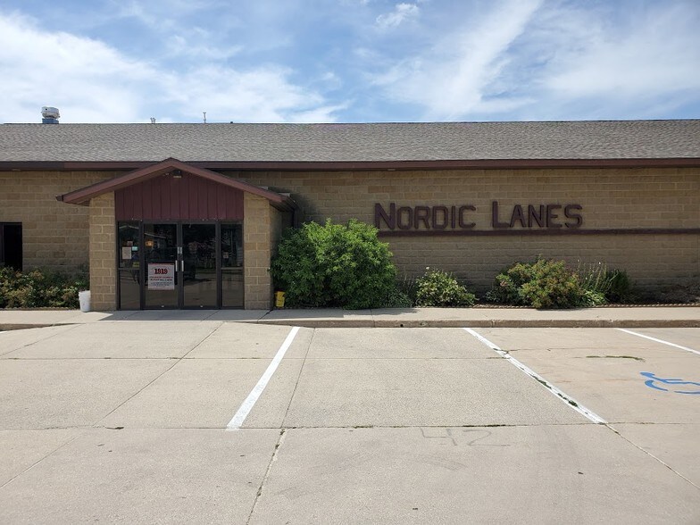 More Photos Of 407 S Mill St, Rushford Restaurant For Sale