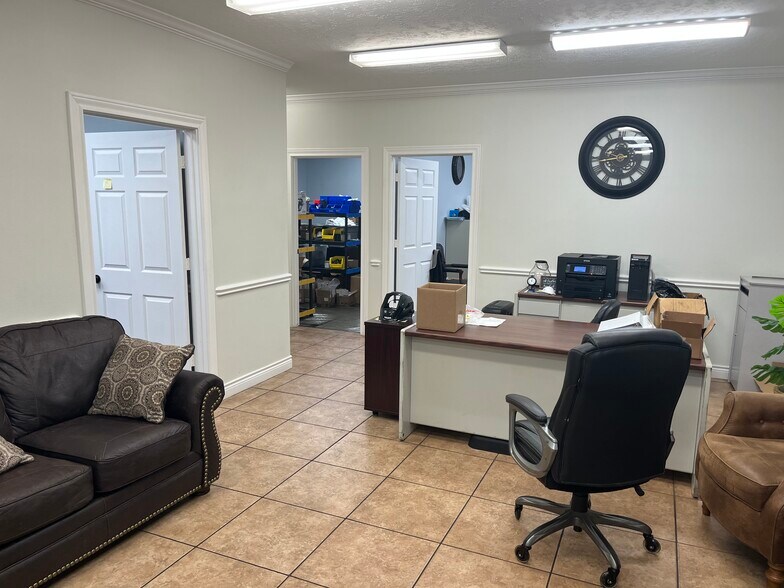 More Photos Of 2034 McAulty Rd, Houston Unknown For Lease