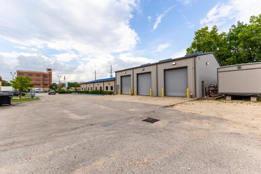 More Photos Of 8810 Fm 1960 Bypass Rd W, Humble Warehouse For Sale