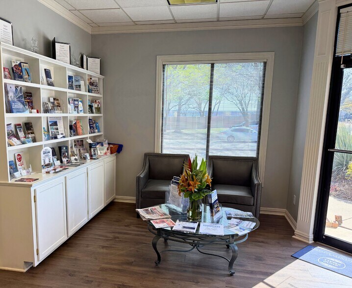 More Photos Of 210 W McDermott Dr, Allen Office For Lease