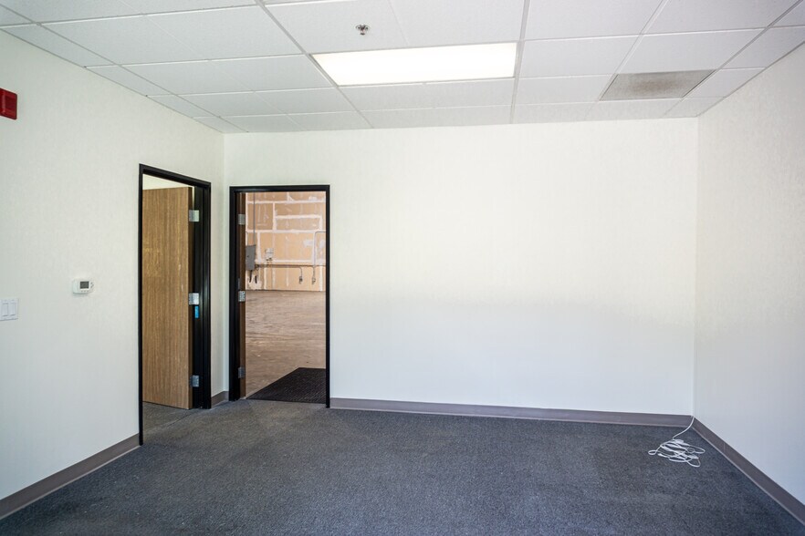 More Photos Of 42095 Zevo Dr, Temecula Warehouse For Sale