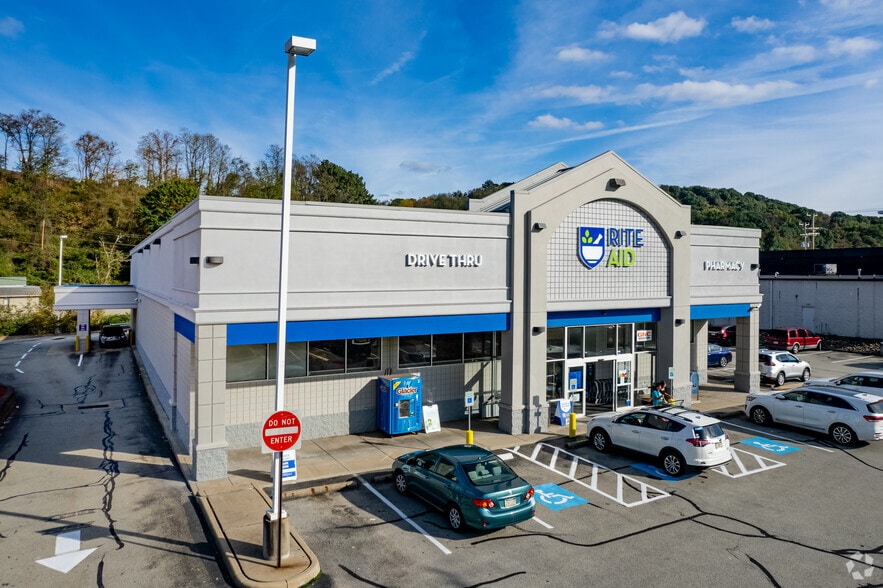 More Photos Of 1804 Golden Mile Hwy, Pittsburgh Drugstore For Sale