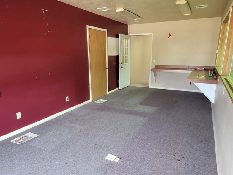 More Photos Of 221-E Avenue C, Milano Industrial For Lease