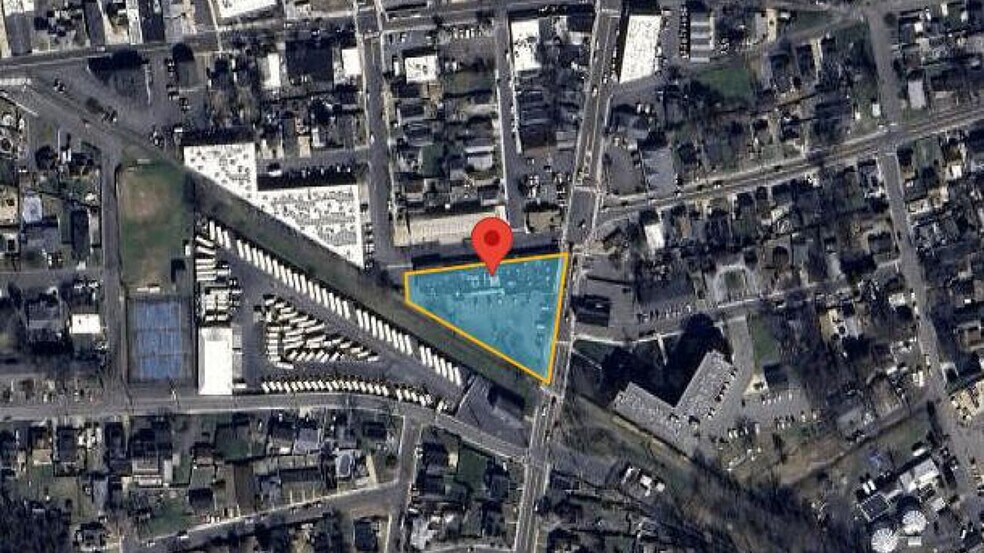 More Photos Of 319 Main St, Keansburg Freestanding For Lease