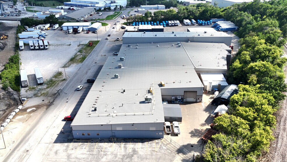 More Photos Of 3900 Dahlman Ave, Omaha Warehouse For Lease