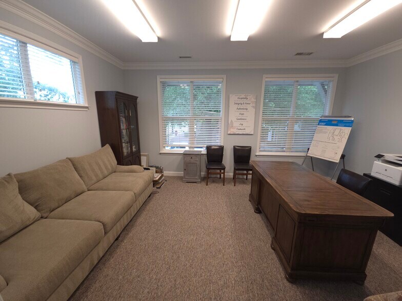 More Photos Of 705-711 Peninsula Dr, Davidson Office For Sale