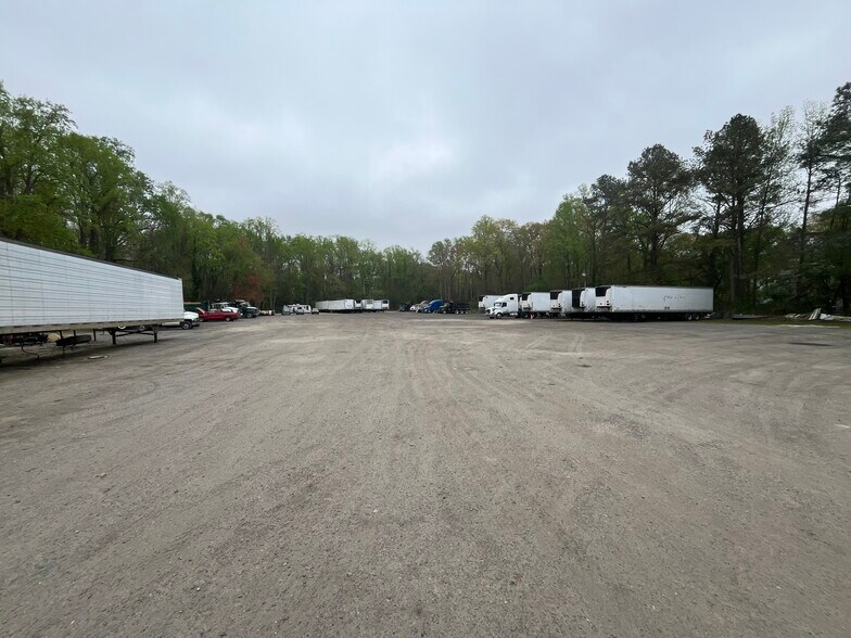 More Photos Of 24567 DuPont Blvd, Georgetown Truck Terminal For Sale