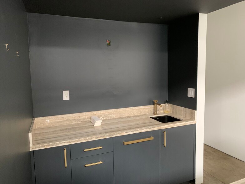 More Photos Of 3820-3822 Willat St, Culver City Warehouse For Lease