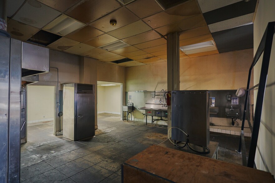 More Photos Of 5567-5577 Figueroa St, Los Angeles Storefront Retail Office For Lease