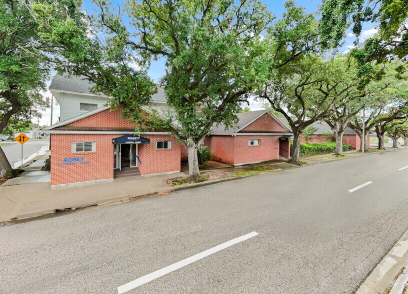 More Photos Of 403 W Sterling St, Baytown Specialty For Sale