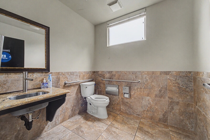 More Photos Of 1166 Live Oak Blvd, Yuba City Medical For Lease