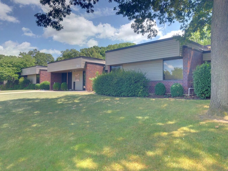 More Photos Of 4211 Glass Rd NE, Cedar Rapids Office For Lease