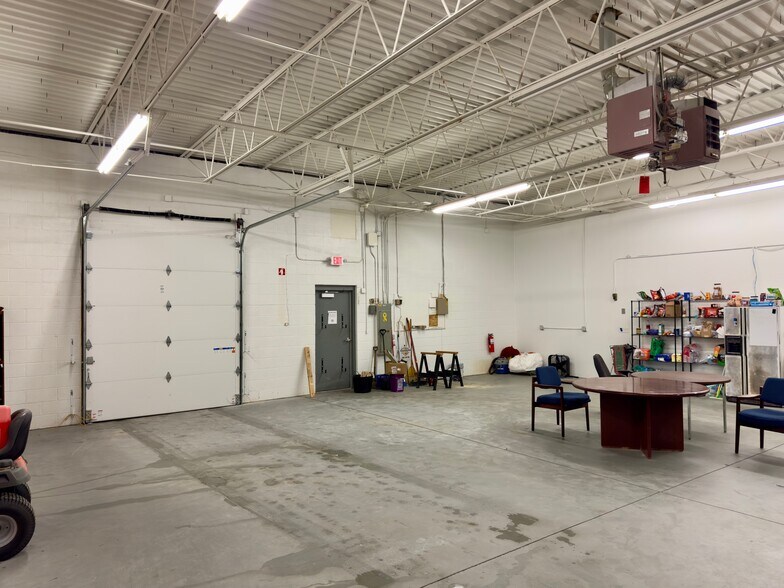 More Photos Of 1650 Perrysburg Holland Rd, Holland Freestanding For Lease