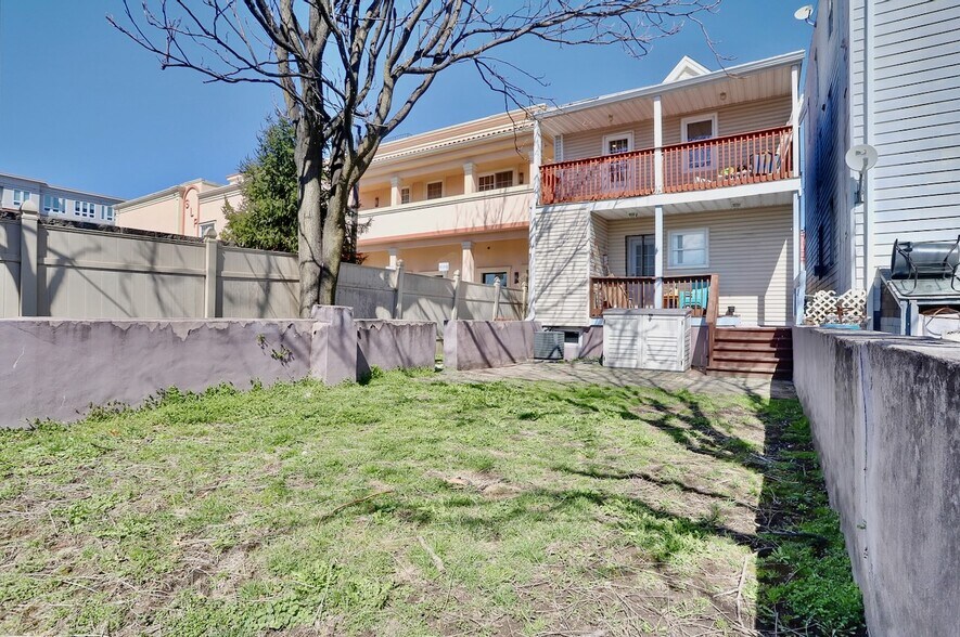 More Photos Of 71 Honiss St, Belleville Apartments For Sale