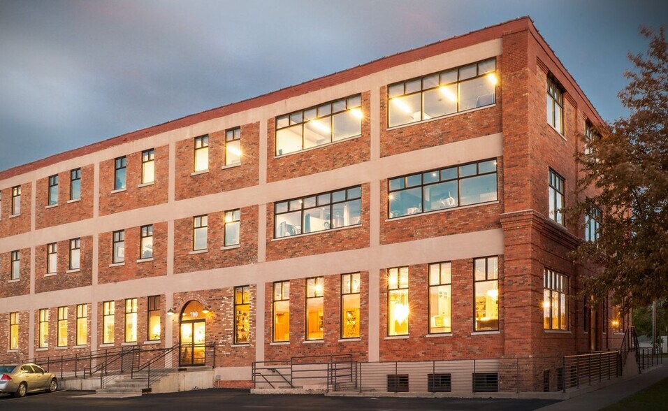 Primary Photo Of 700 16th St NE, Cedar Rapids Office For Lease