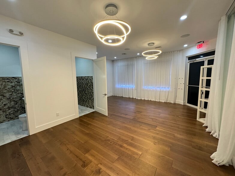 More Photos Of 5435 Park Central Ct, Naples Medical For Sale