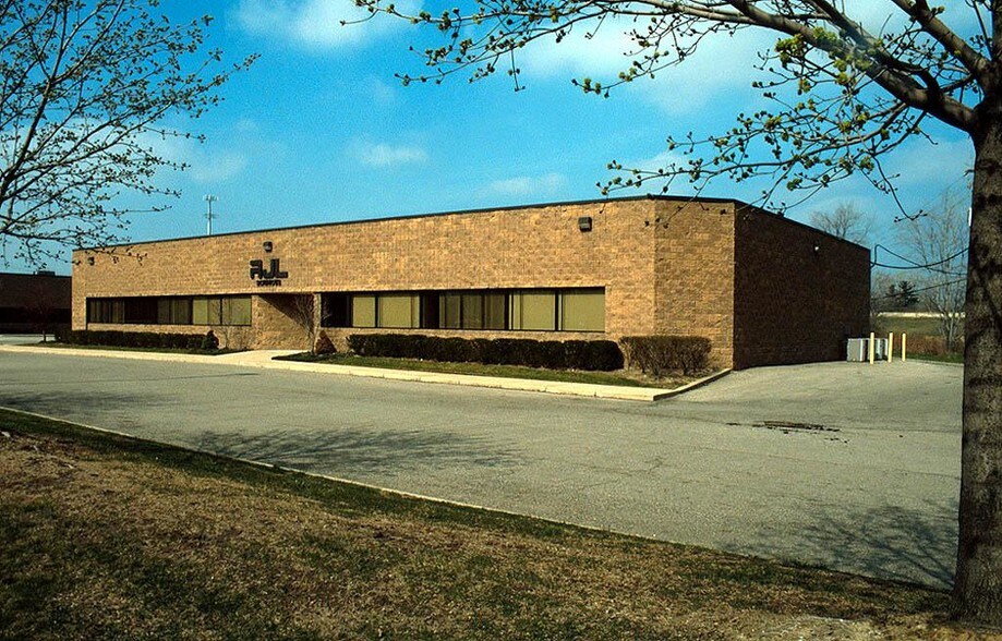 More Photos Of 33939-33955 Harper Ave, Clinton Township Light Manufacturing For Lease
