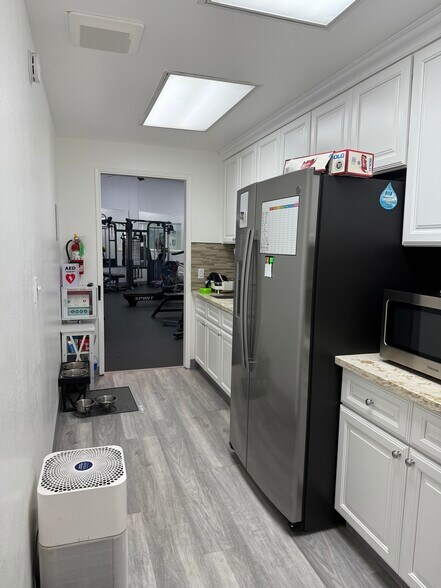 More Photos Of 151 Kalmus Dr, Costa Mesa Light Manufacturing For Sale