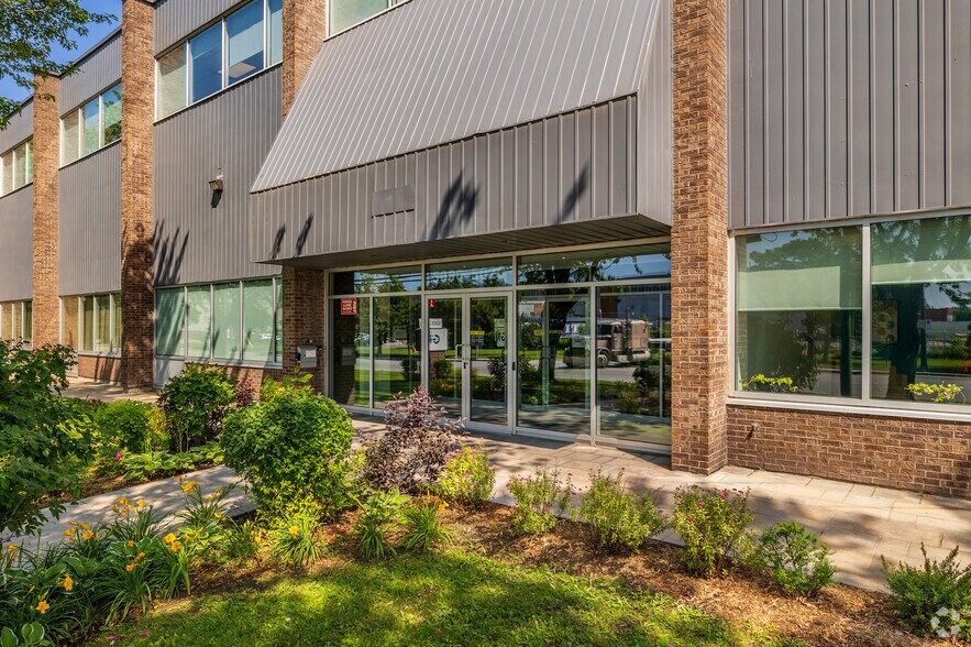 More Photos Of 5000 St Fairway, Montréal Warehouse For Lease