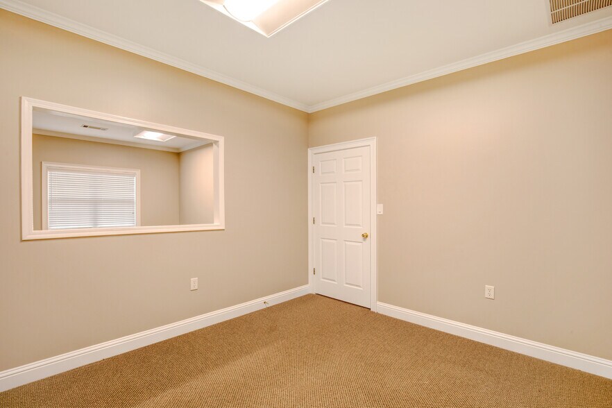 More Photos Of 416 Pirkle Ferry Rd, Cumming Office Residential For Lease