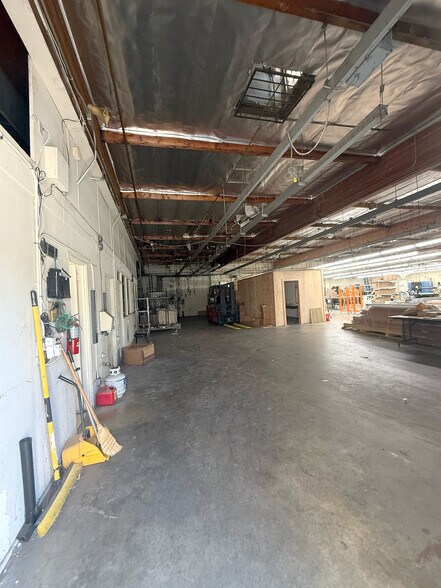 More Photos Of 3610-3612 Maple Ave, Los Angeles Warehouse For Sale