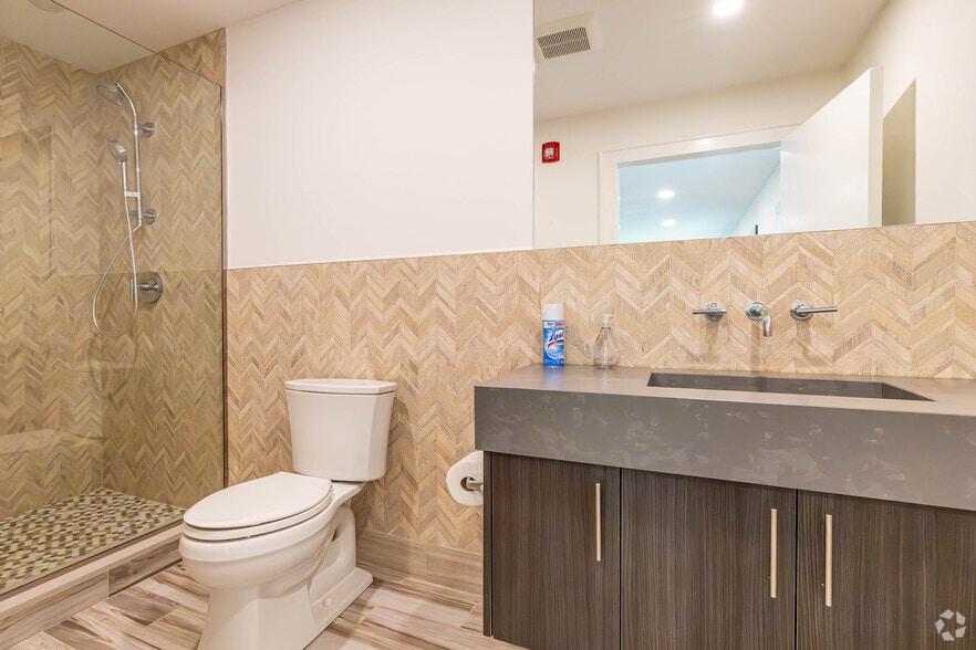 More Photos Of 682 US-202, Bridgewater Office For Sale