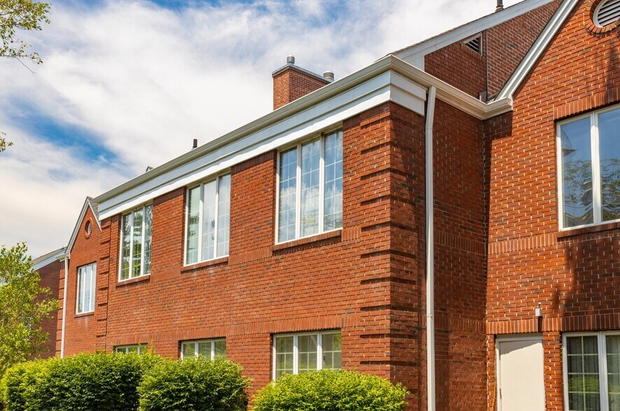 More Photos Of 821-824 Courtyard Dr, Hillsborough Office For Lease