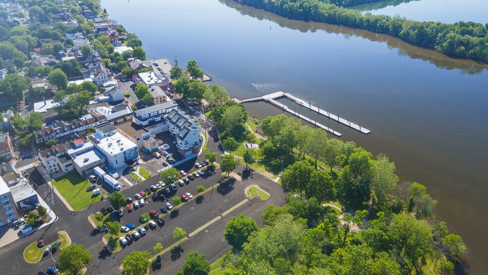 More Photos Of 4 Mill St, Bristol Restaurant For Lease