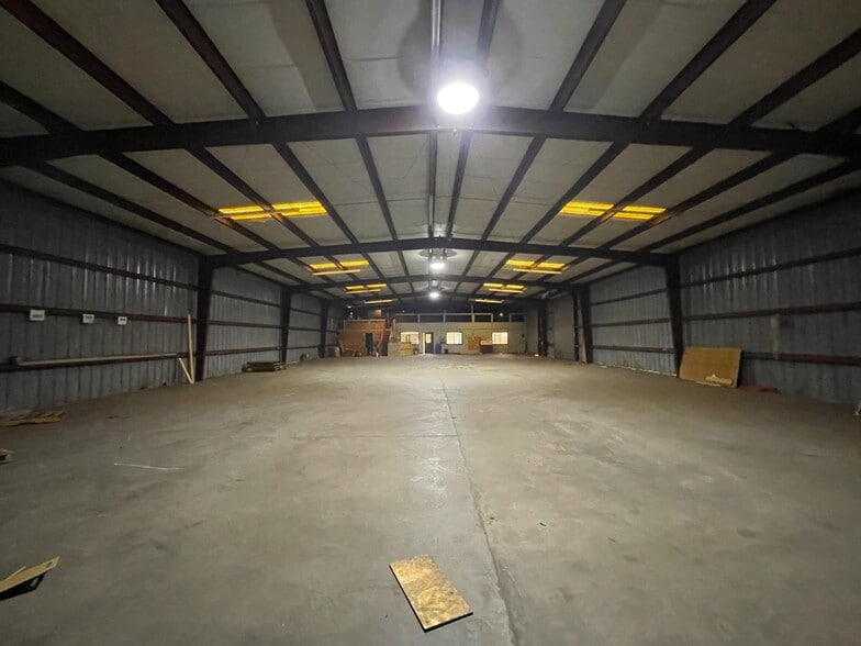 More Photos Of 2317-2319 Griffin Rd, Leesburg Warehouse For Lease