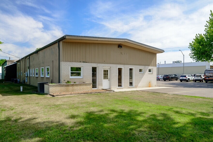 More Photos Of 6250 Jackson Rd, Ann Arbor Freestanding For Lease